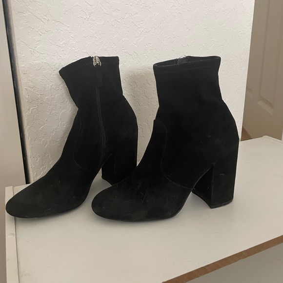 Black Steve Madden booties - Picture 2 of 6